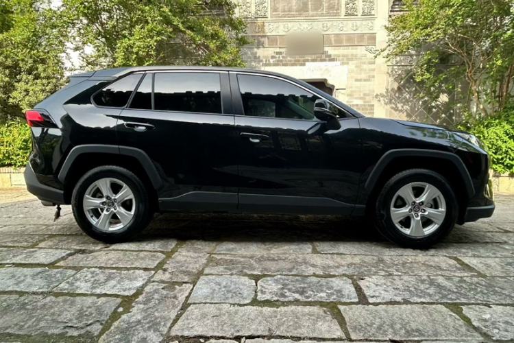 Used Toyota RAV4 2024 2.0L CVT Two-Wheel Drive Urban Edition Exterior 3