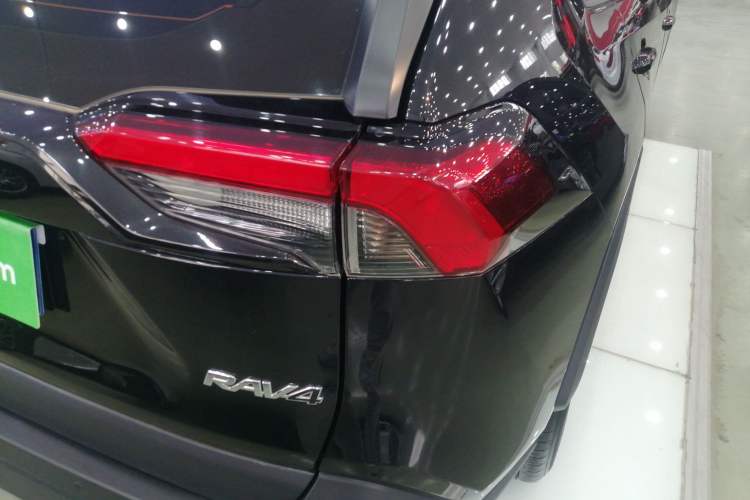 Used Toyota RAV4 2024 2.0L CVT Two-Wheel Drive Urban Edition Exterior 3