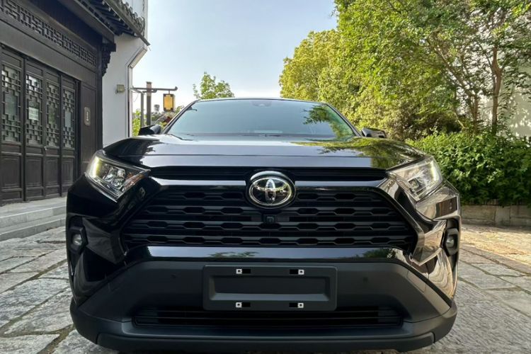 Used Toyota RAV4 2024 2.0L CVT Two-Wheel Drive Urban Edition Exterior 4