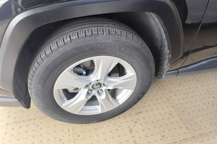 Used Toyota RAV4 2024 2.0L CVT Two-Wheel Drive Urban Edition Exterior 4