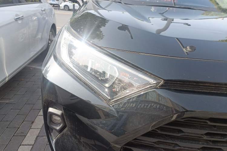 Used Toyota RAV4 2024 2.0L CVT Two-Wheel Drive Urban Edition Exterior 6