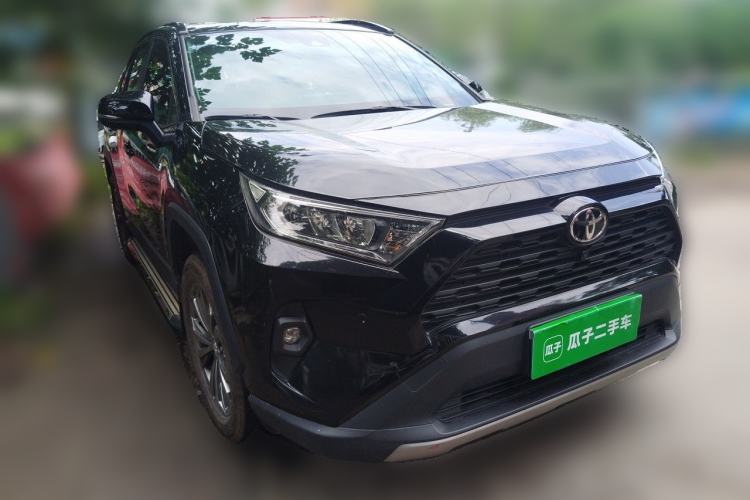 Used Toyota RAV4 2024 2.0L CVT Two-Wheel Drive Fashion Edition Front Right 45 Deg