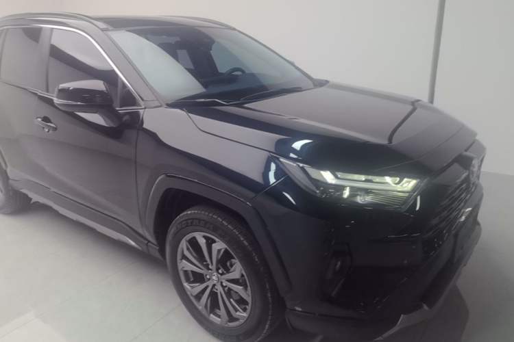 Used Toyota RAV4 2024 2.0L CVT Two-Wheel Drive Fashion Plus Edition Front Right 45 Deg