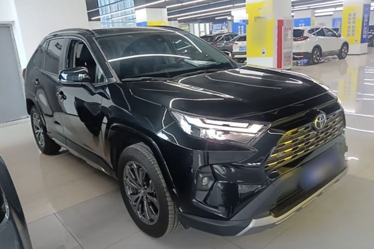 Used Toyota RAV4 2024 2.0L CVT Two-Wheel Drive Fashion Plus Edition Front Right 45 Deg