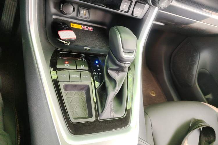 Used Toyota RAV4 2024 2.0L CVT Two-Wheel Drive Fashion Plus Edition Gear Lever