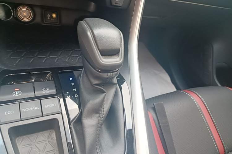 Used Toyota RAV4 2024 2.0L CVT Two-Wheel Drive Urban Edition Gear Lever