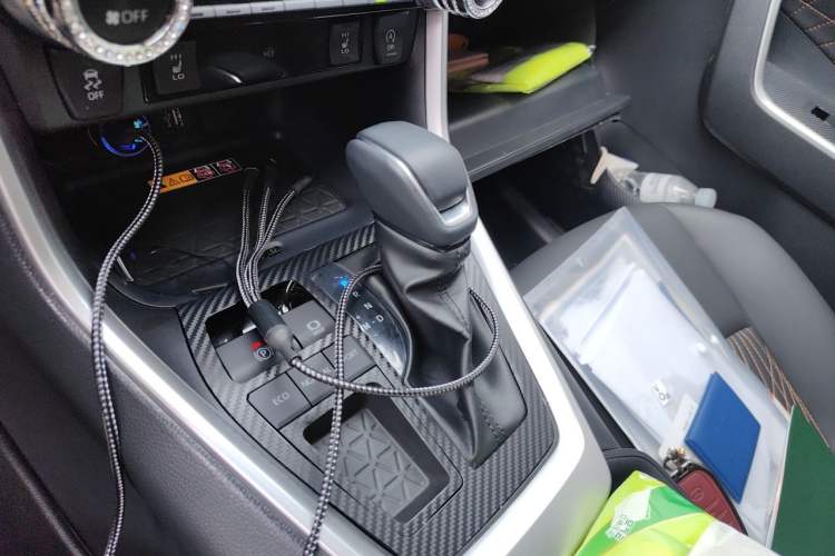 Used Toyota RAV4 2024 2.0L CVT Two-Wheel Drive Fashion Plus Edition Gear Lever