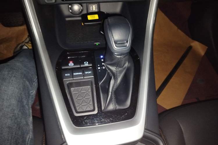 Used Toyota RAV4 2024 2.0L CVT Two-Wheel Drive Fashion Plus Edition Gear Lever
