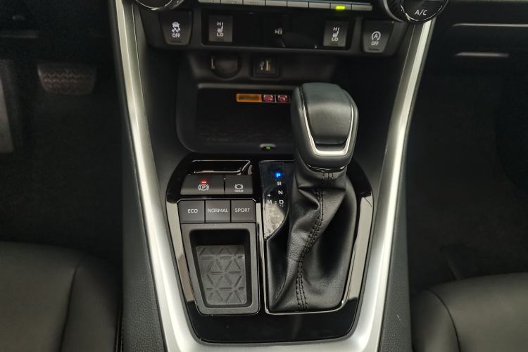 Used Toyota RAV4 2024 2.0L CVT Two-Wheel Drive Fashion Plus Edition Gear Lever