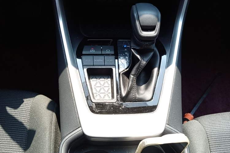 Used Toyota RAV4 2024 2.0L CVT Two-Wheel Drive Urban Edition Gear Lever