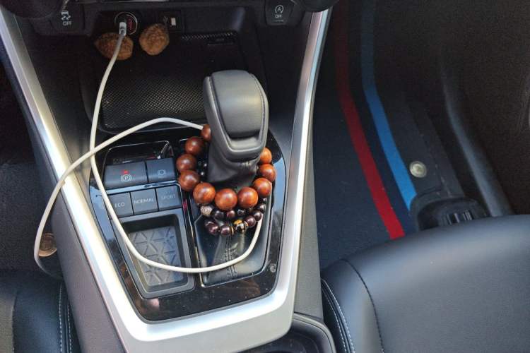 Used Toyota RAV4 2024 2.0L CVT Two-Wheel Drive Urban Edition Gear Lever