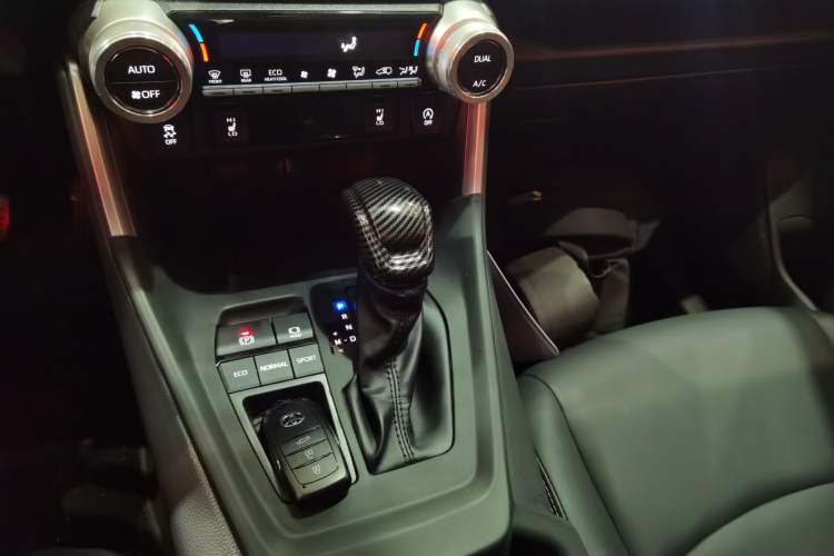 Used Toyota RAV4 2024 2.0L CVT Two-Wheel Drive Fashion Plus Edition Gear Lever