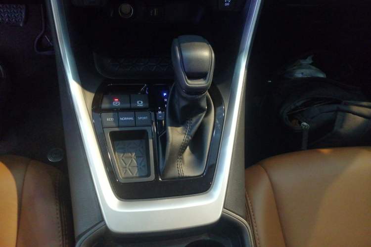 Used Toyota RAV4 2024 2.0L CVT Two-Wheel Drive Urban Edition Gear Lever