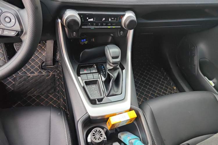 Used Toyota RAV4 2024 2.0L CVT Two-Wheel Drive Urban Edition Gear Lever
