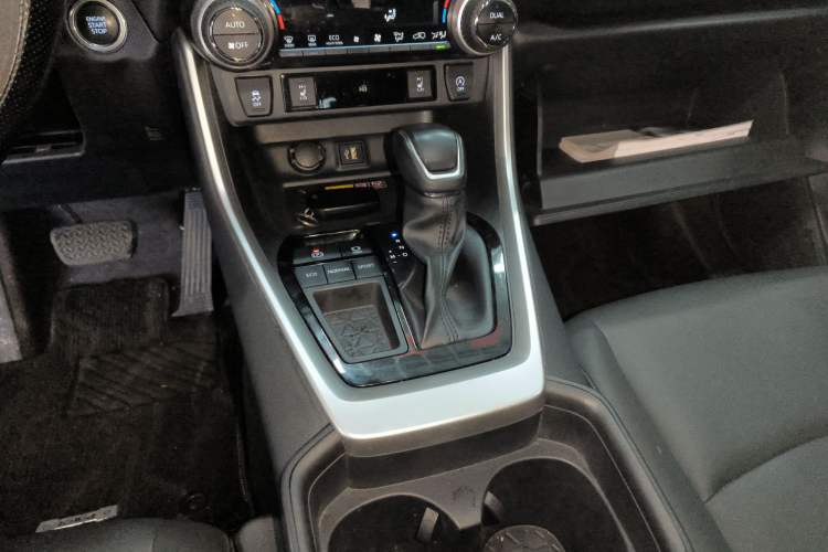 Used Toyota RAV4 2024 2.0L CVT Two-Wheel Drive Fashion Plus Edition Gear Lever