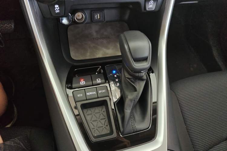 Used Toyota RAV4 2024 2.0L CVT Two-Wheel Drive Urban Edition Gear Lever