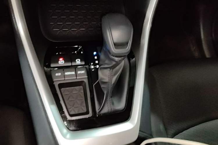 Used Toyota RAV4 2024 2.0L CVT Two-Wheel Drive Urban Edition Gear Lever