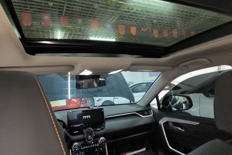 Used Toyota RAV4 2024 2.0L CVT Two-Wheel Drive Fashion Plus Edition Headliner
