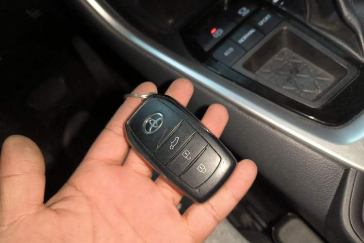 Used Toyota RAV4 2024 2.0L CVT Two-Wheel Drive Fashion Plus Edition Interior 1