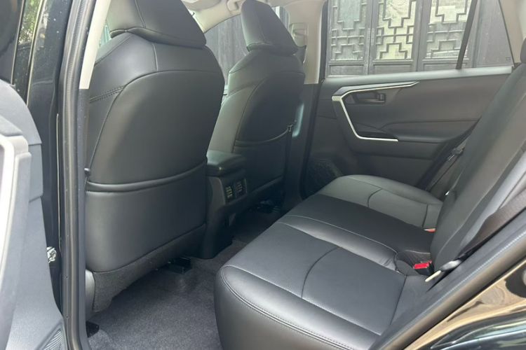 Used Toyota RAV4 2024 2.0L CVT Two-Wheel Drive Urban Edition Interior 2