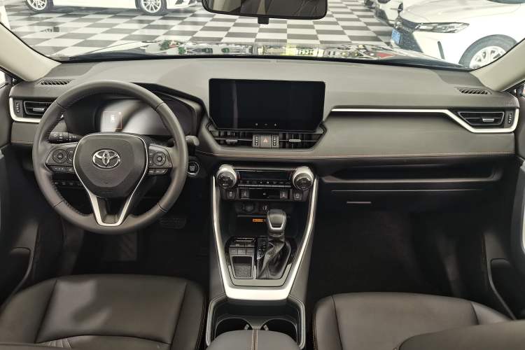 Used Toyota RAV4 2024 2.0L CVT Two-Wheel Drive Fashion Plus Edition Interior 2