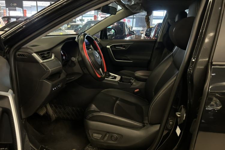 Used Toyota RAV4 2024 2.0L CVT Two-Wheel Drive Fashion Edition Interior 2