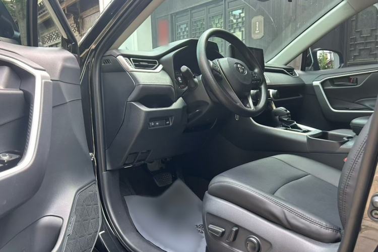 Used Toyota RAV4 2024 2.0L CVT Two-Wheel Drive Urban Edition Interior 3
