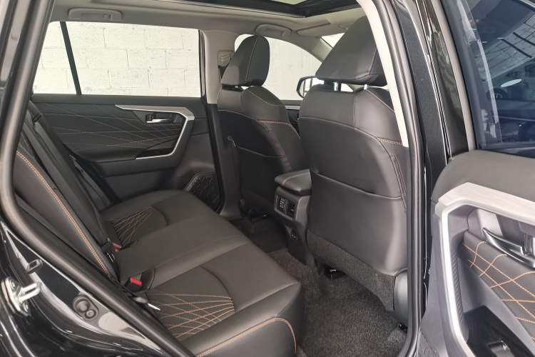 Used Toyota RAV4 2024 2.0L CVT Two-Wheel Drive Fashion Plus Edition Interior 3
