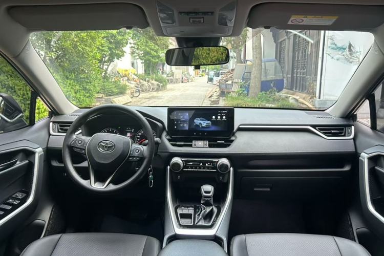 Used Toyota RAV4 2024 2.0L CVT Two-Wheel Drive Urban Edition Interior 4