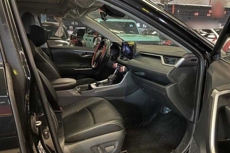 Used Toyota RAV4 2024 2.0L CVT Two-Wheel Drive Fashion Edition Interior 4