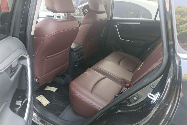 Used Toyota RAV4 2024 2.0L CVT Two-Wheel Drive Urban Edition Interior 4