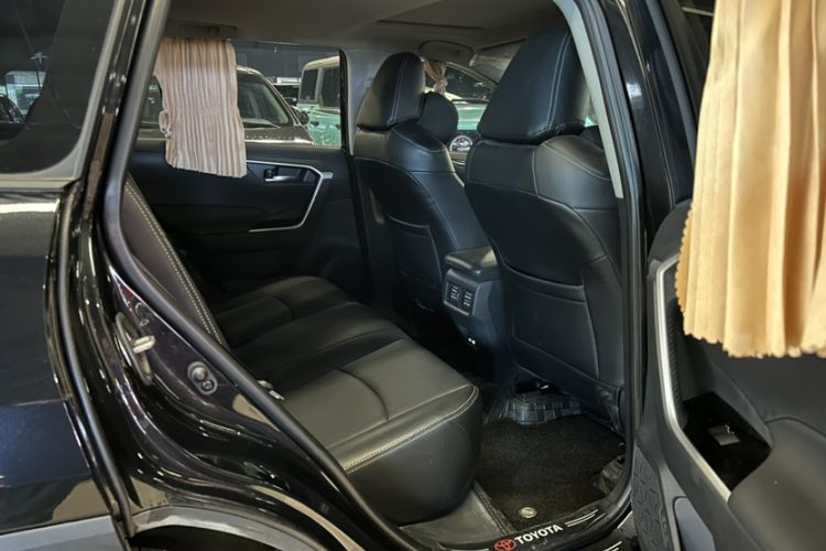 Used Toyota RAV4 2024 2.0L CVT Two-Wheel Drive Fashion Edition Interior 5