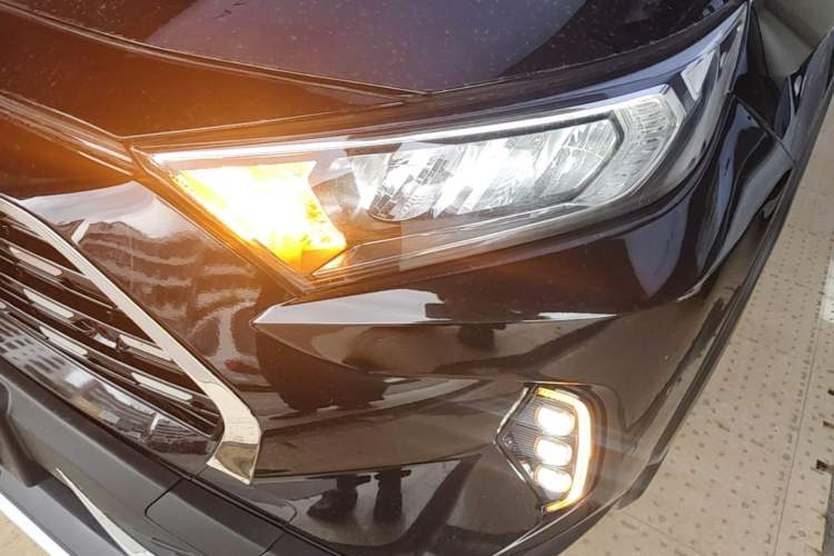 Used Toyota RAV4 2024 2.0L CVT Two-Wheel Drive Urban Edition Left Front Headlight