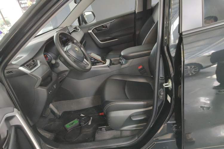 Used Toyota RAV4 2024 2.0L CVT Two-Wheel Drive Urban Edition Left Front Seat