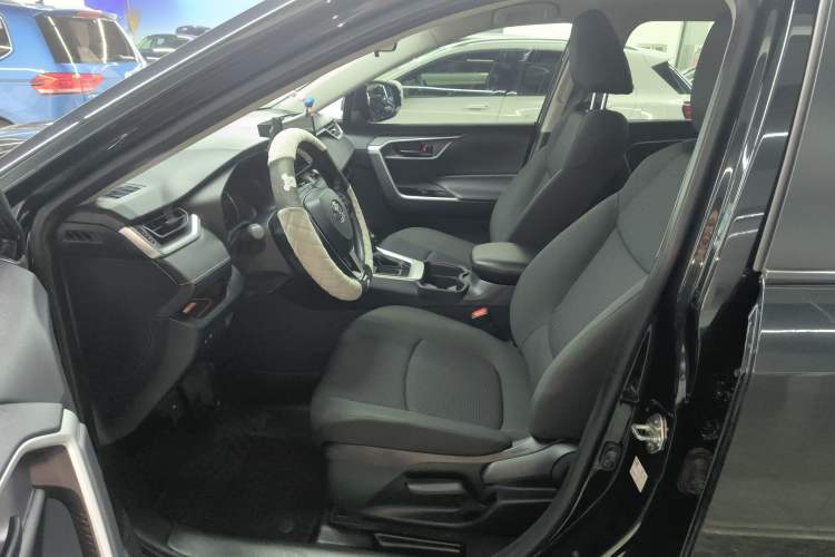 Used Toyota RAV4 2024 2.0L CVT Two-Wheel Drive Urban Edition Left Front Seat