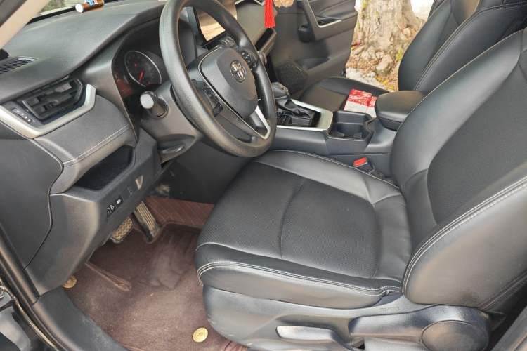 Used Toyota RAV4 2024 2.0L CVT Two-Wheel Drive Urban Edition Left Front Seat