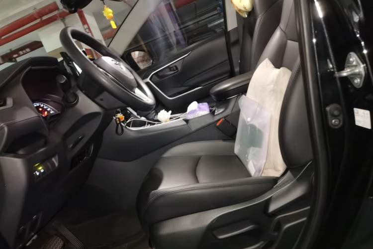 Used Toyota RAV4 2024 2.0L CVT Two-Wheel Drive Urban Edition Left Front Seat
