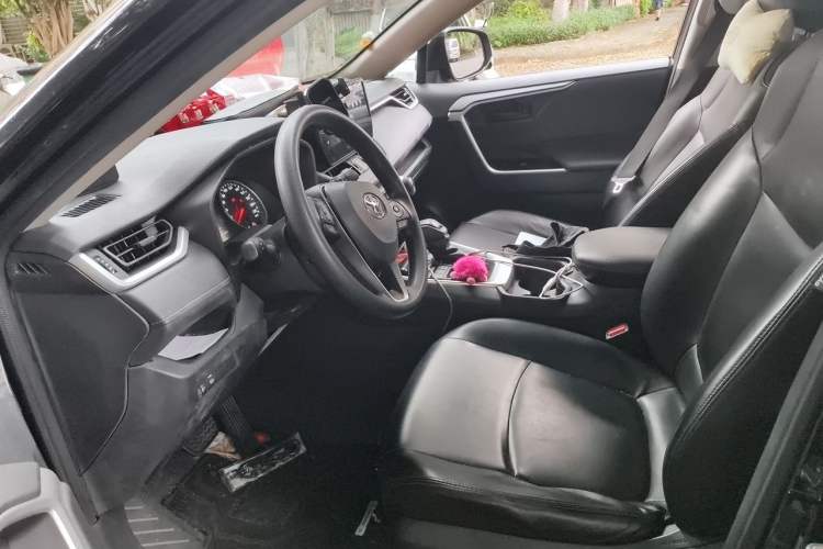 Used Toyota RAV4 2024 2.0L CVT Two-Wheel Drive Urban Edition Left Front Seat