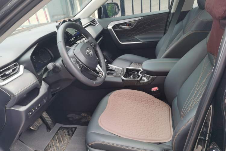 Used Toyota RAV4 2024 Dual-Motor 2.5L E-CVT Two-Wheel Drive Elite Plus Edition Left Front Seat