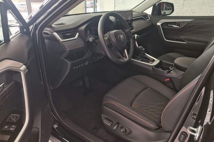 Used Toyota RAV4 2024 2.0L CVT Two-Wheel Drive Fashion Plus Edition Left Front Seat