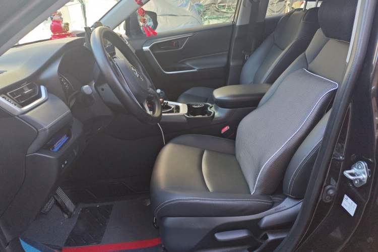 Used Toyota RAV4 2024 2.0L CVT Two-Wheel Drive Urban Edition Left Front Seat