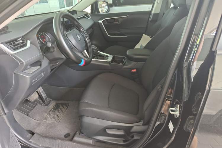 Used Toyota RAV4 2024 2.0L CVT Two-Wheel Drive Urban Edition Left Front Seat