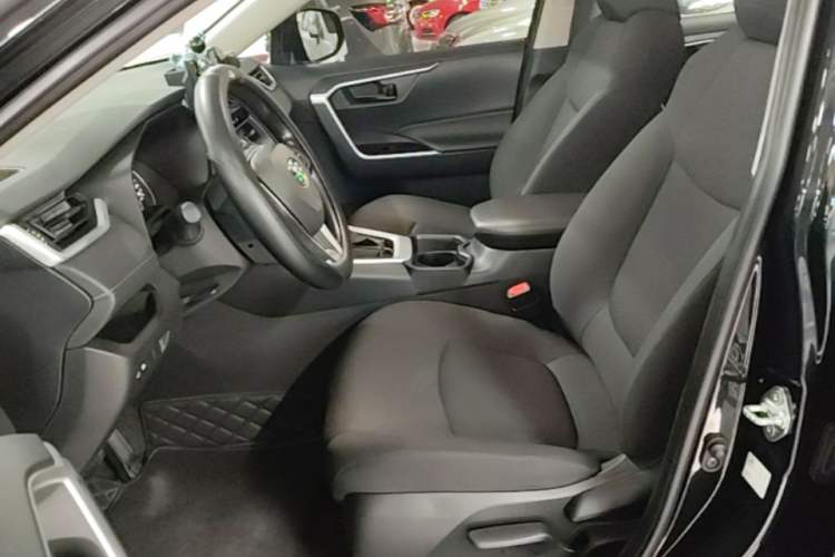 Used Toyota RAV4 2024 2.0L CVT Two-Wheel Drive Urban Edition Left Front Seat