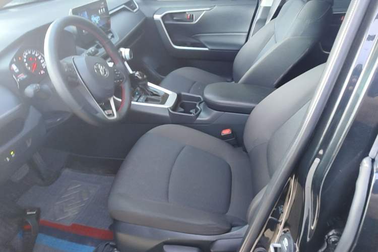Used Toyota RAV4 2024 2.0L CVT Two-Wheel Drive Urban Edition Left Front Seat
