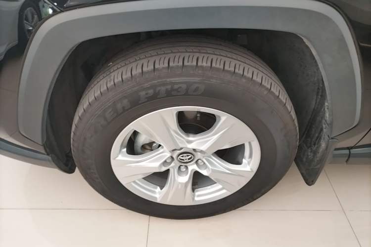 Used Toyota RAV4 2024 2.0L CVT Two-Wheel Drive Urban Edition Left Front Wheel Hub