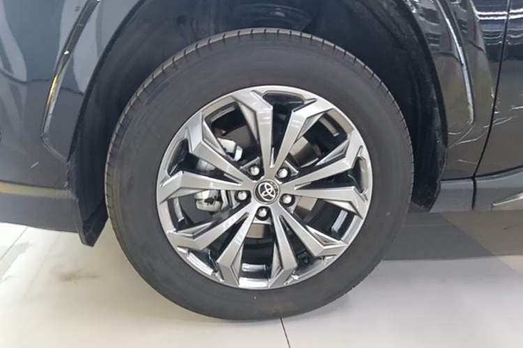 Used Toyota RAV4 2024 2.0L CVT Two-Wheel Drive Fashion Plus Edition Left Front Wheel Hub