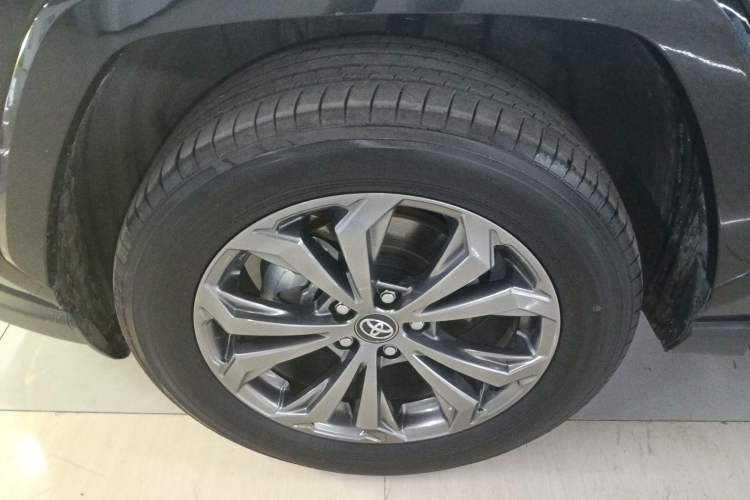 Used Toyota RAV4 2024 2.0L CVT Two-Wheel Drive Fashion Plus Edition Left Front Wheel Hub