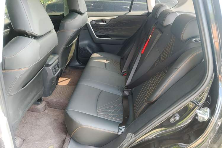 Used Toyota RAV4 2024 2.0L CVT Two-Wheel Drive Fashion Plus Edition Left Rear Seat