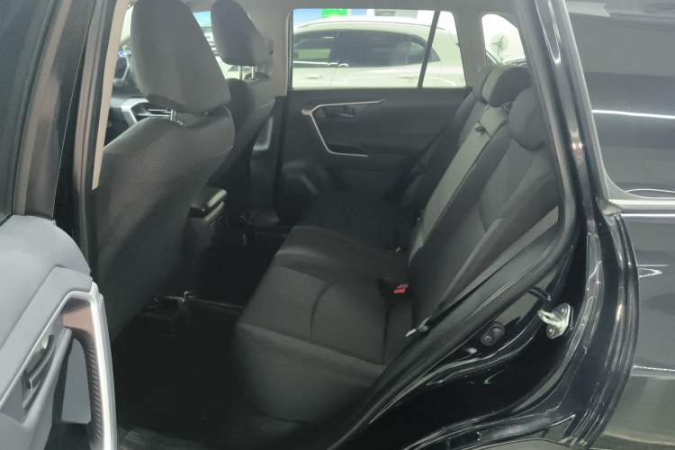 Used Toyota RAV4 2024 2.0L CVT Two-Wheel Drive Urban Edition Left Rear Seat
