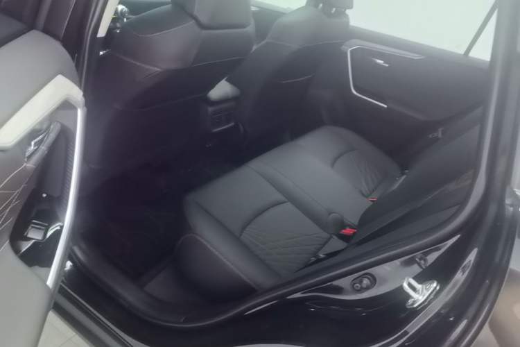 Used Toyota RAV4 2024 2.0L CVT Two-Wheel Drive Fashion Plus Edition Left Rear Seat